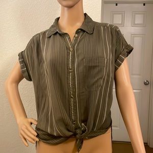 American Eagle 🦅 Striped Button Up Blouse